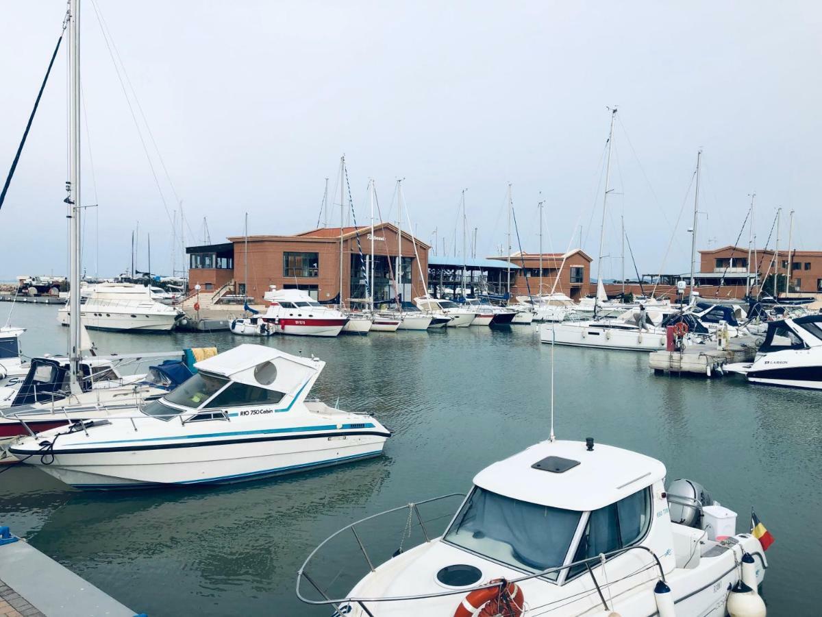 Yacht Suite Marina Di Grosseto Exterior photo