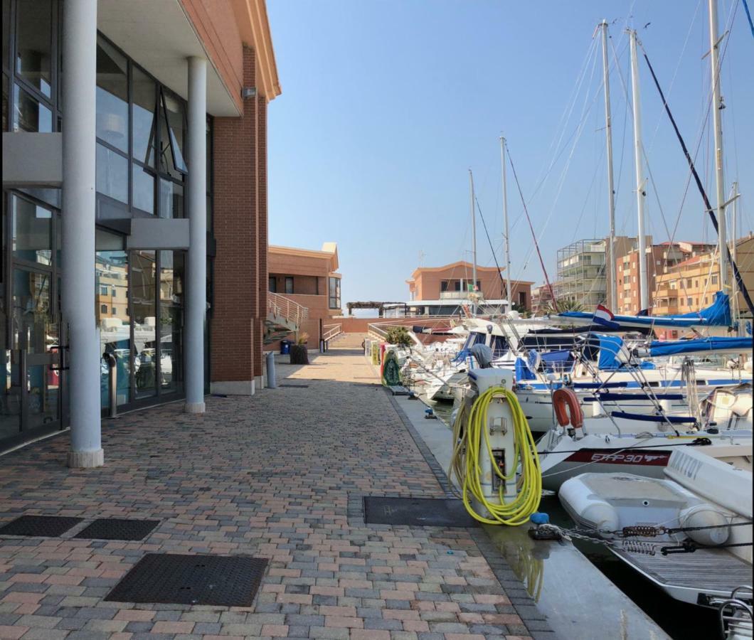 Yacht Suite Marina Di Grosseto Exterior photo